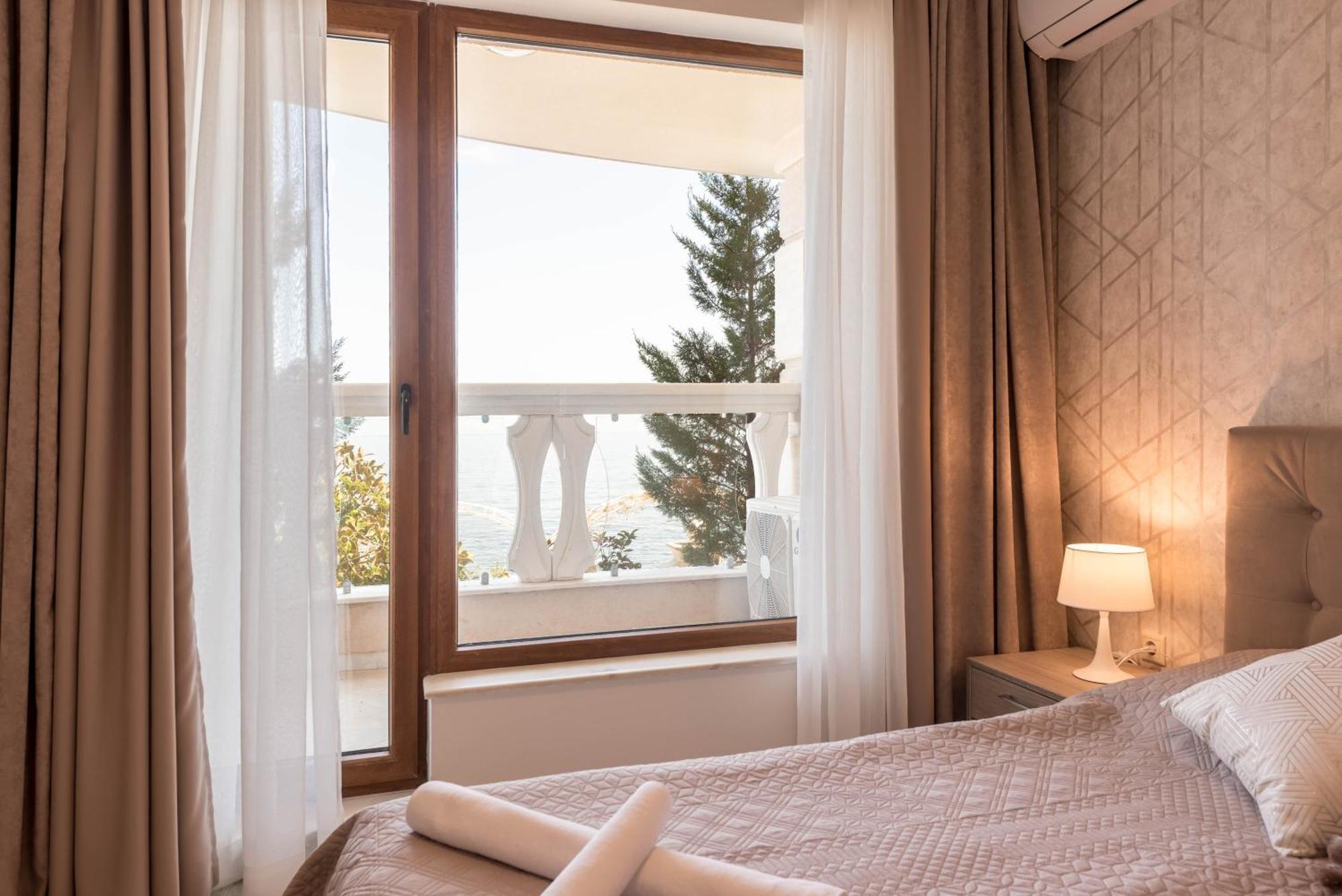 Luxurious And Panoramic Apartments At The Beach In La Mer Complex Golden Sands Exterior foto